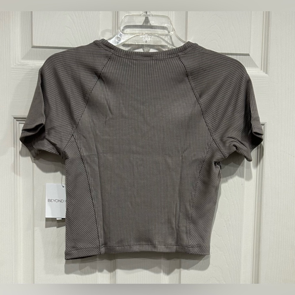 Beyond Yoga Women's XL Silhouette Cropped Tee Stone Grey NWT RIbbed Fabric - Picture 3 of 7